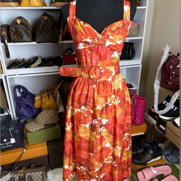 Design Dresses Non Authentic - Picture 2 of 5